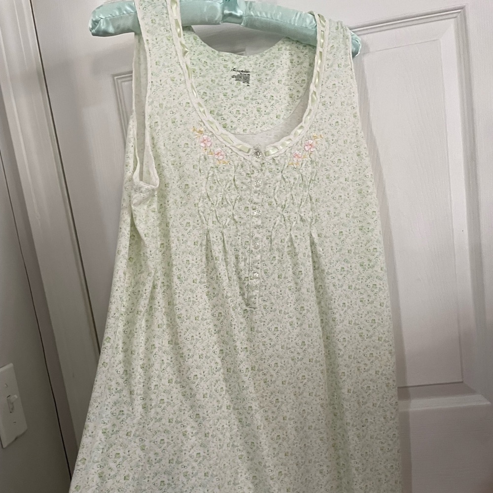 Floral Sleeveless Dress Nightgown.. Mint with ribbon and delicate flowers